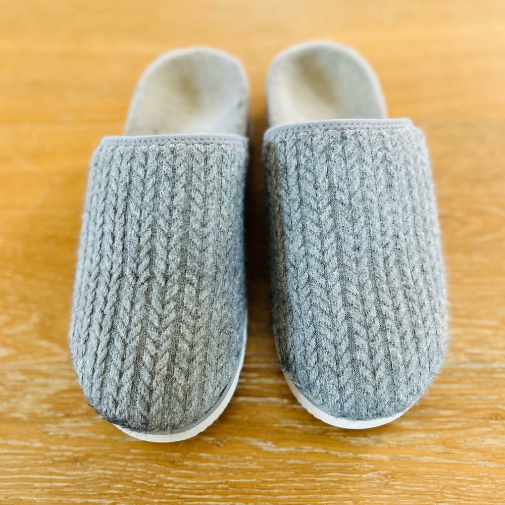Vionic Sakura cable knit cozy slippers